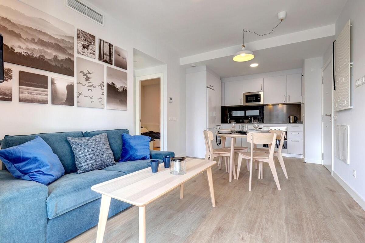Charming 2 Bedroom Flat In Apartment
