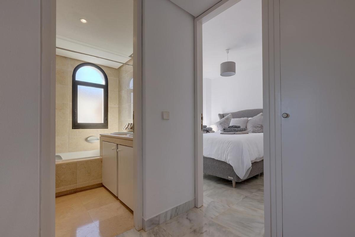 Three Bedroom Townhouse 100 Meters From The Beach! *