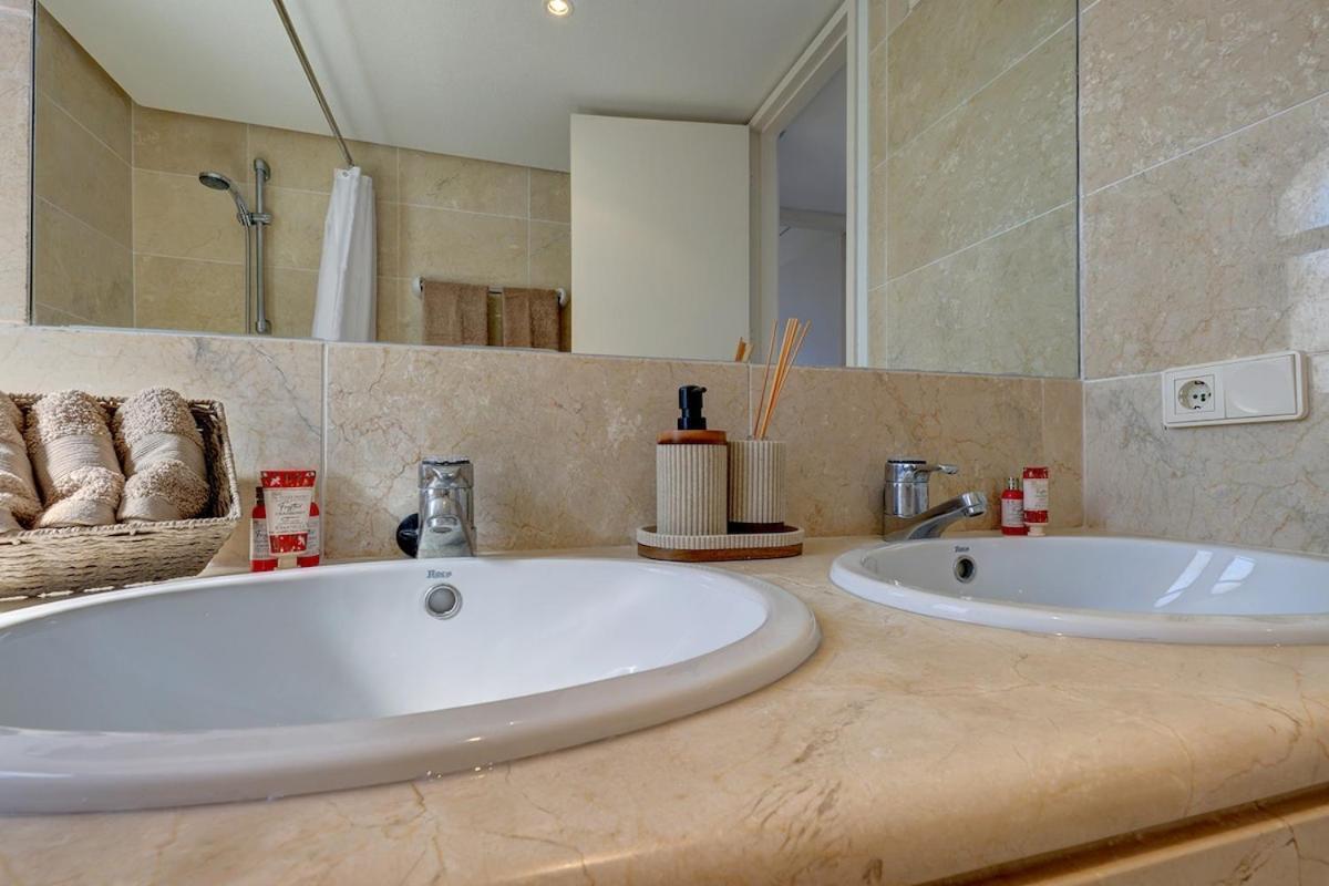 Three Bedroom Townhouse 100 Meters From The Beach! Estepona