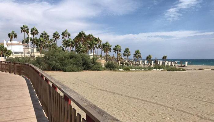 Casa de férias Three Bedroom Townhouse 100 Meters From The Beach!