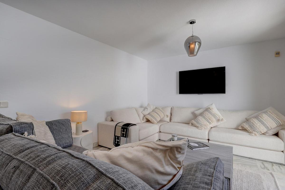 Three Bedroom Townhouse 100 Meters From The Beach! *