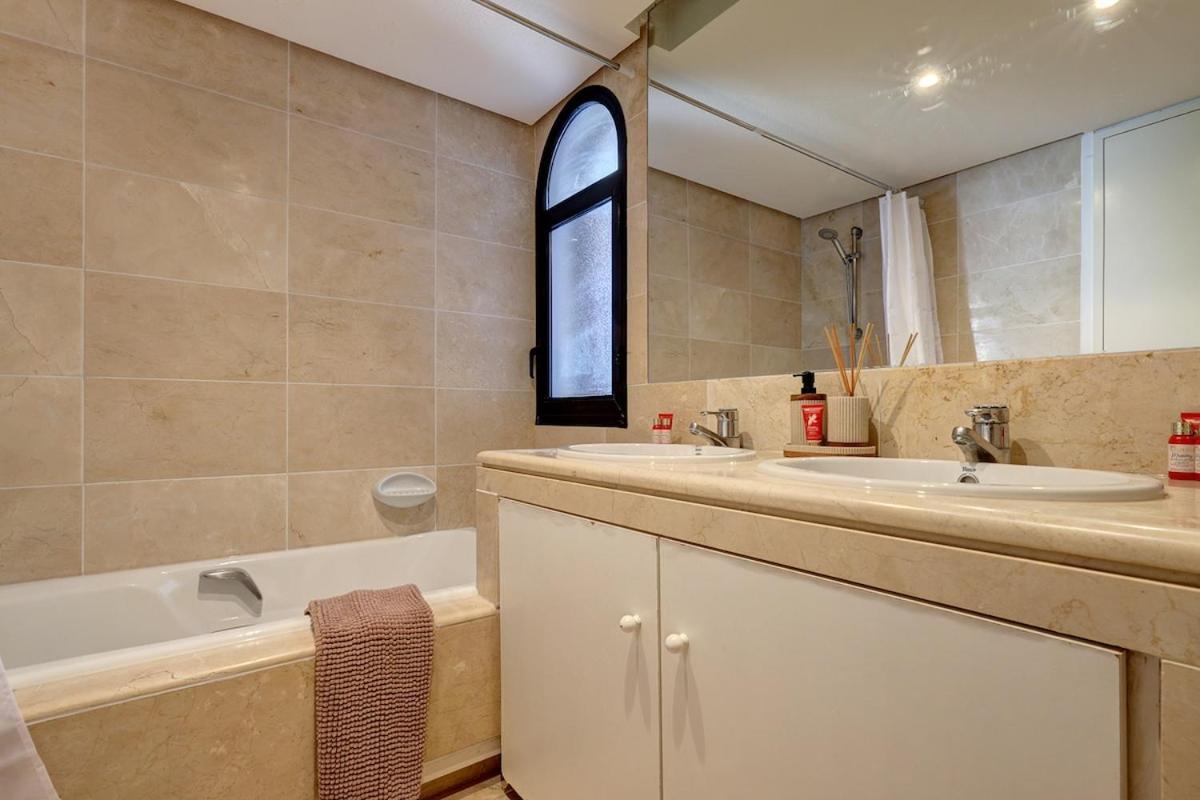 Three Bedroom Townhouse 100 Meters From The Beach! Casa de férias