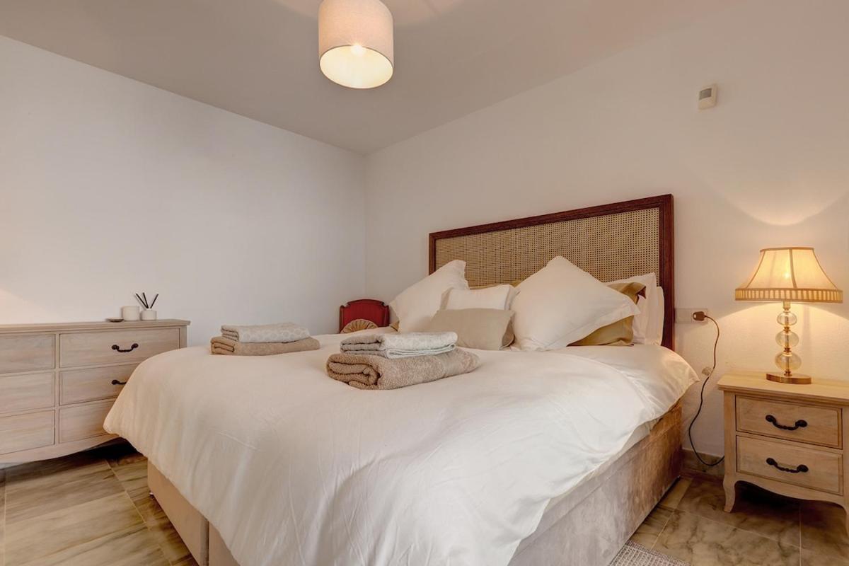 Three Bedroom Townhouse 100 Meters From The Beach! Casa de férias Estepona