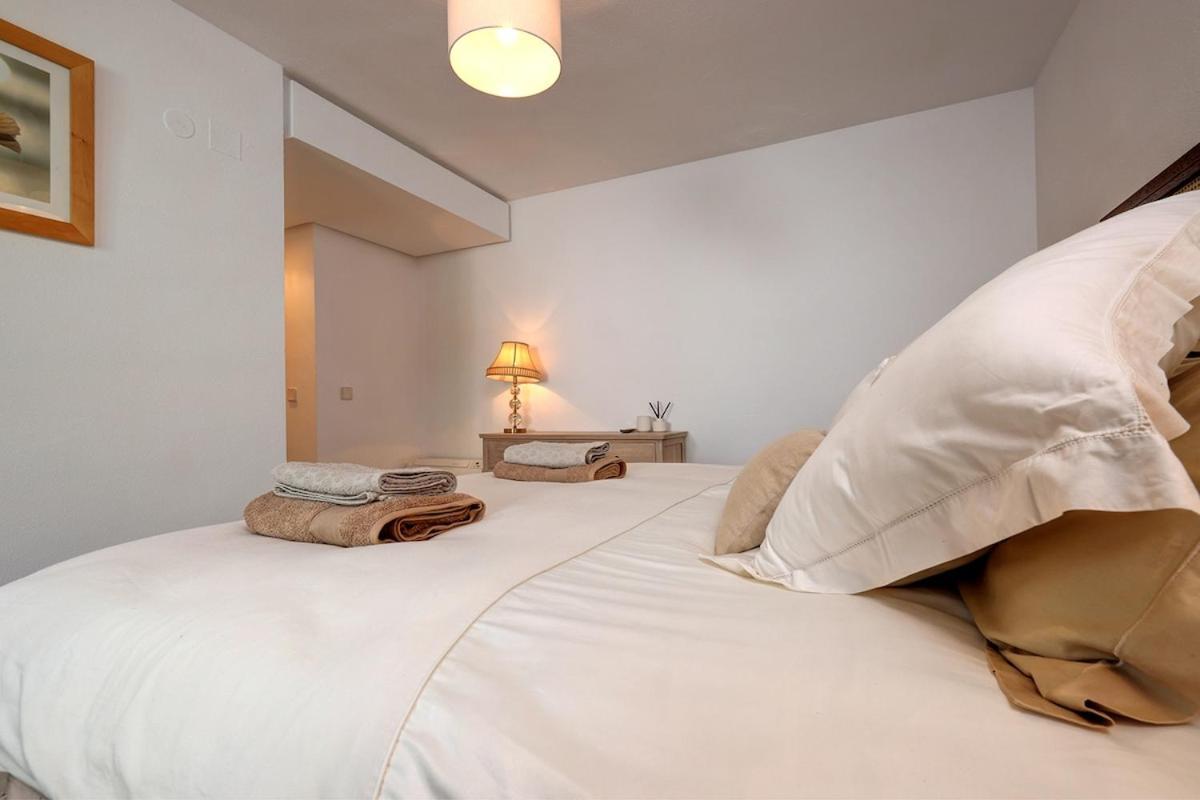 Casa de férias Three Bedroom Townhouse 100 Meters From The Beach!