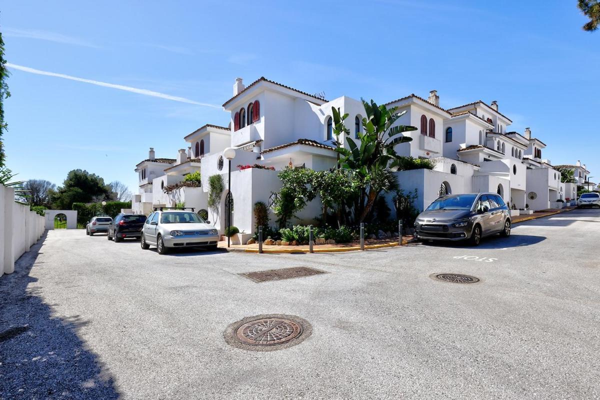 Casa de férias Three Bedroom Townhouse 100 Meters From The Beach! Estepona
