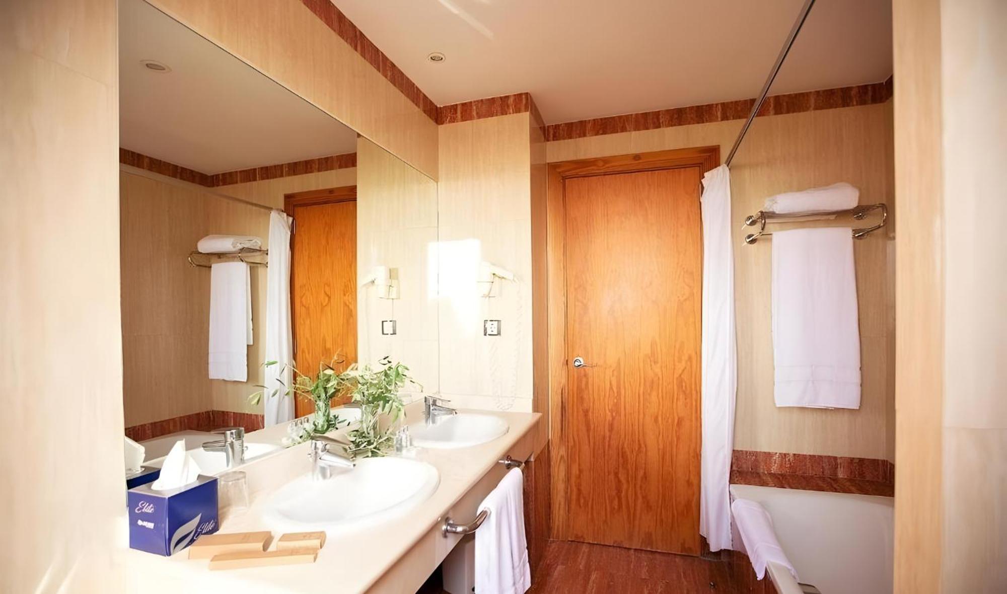 Bakour Oh Costa Del Sol Hotel 4*
