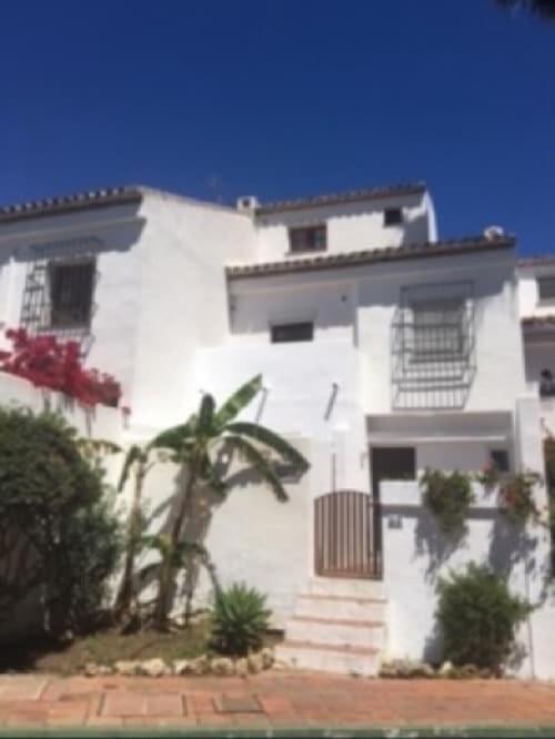 Traditional Town House With Large Pool