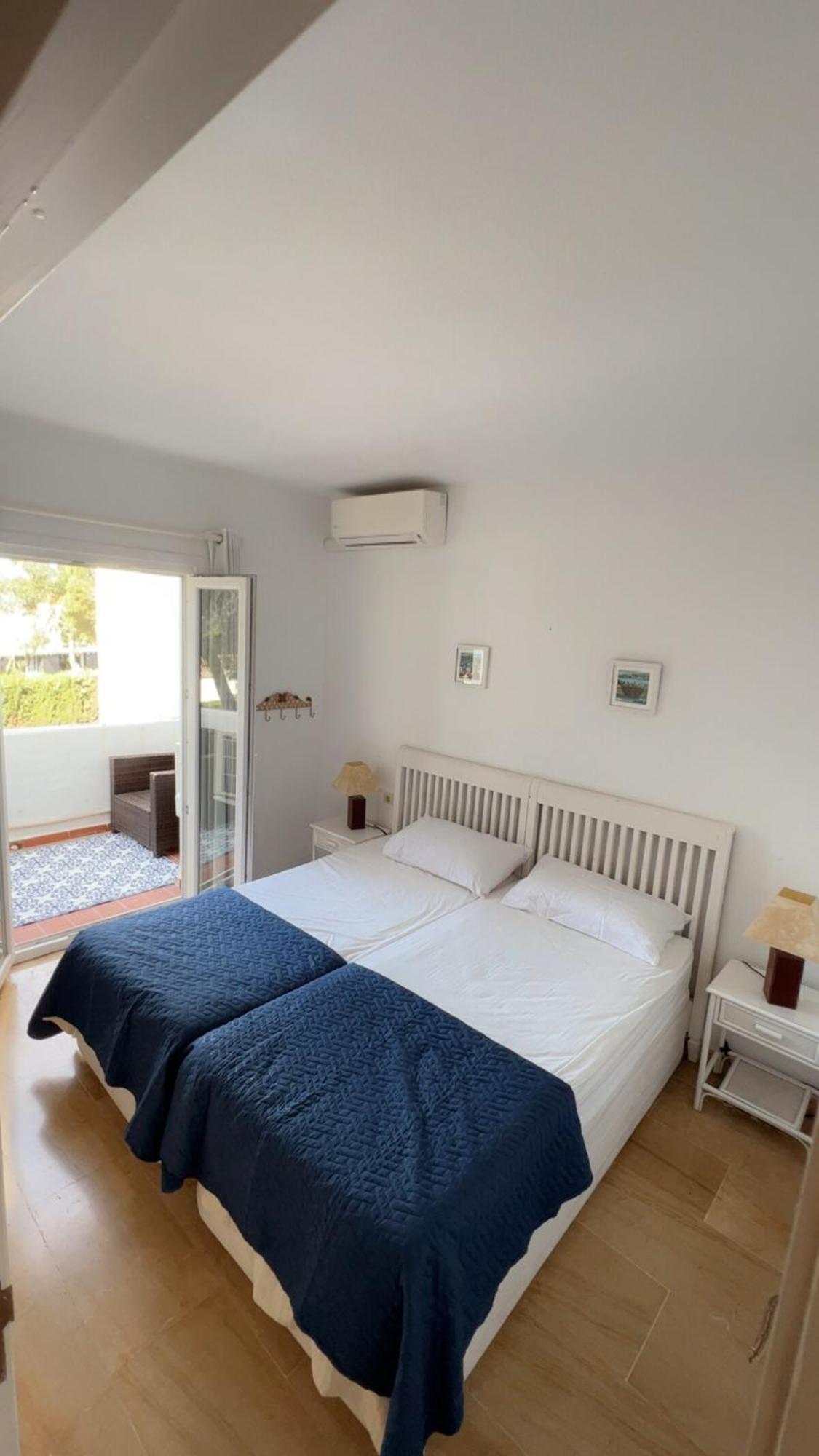 Traditional Town House With Large Pool Estepona