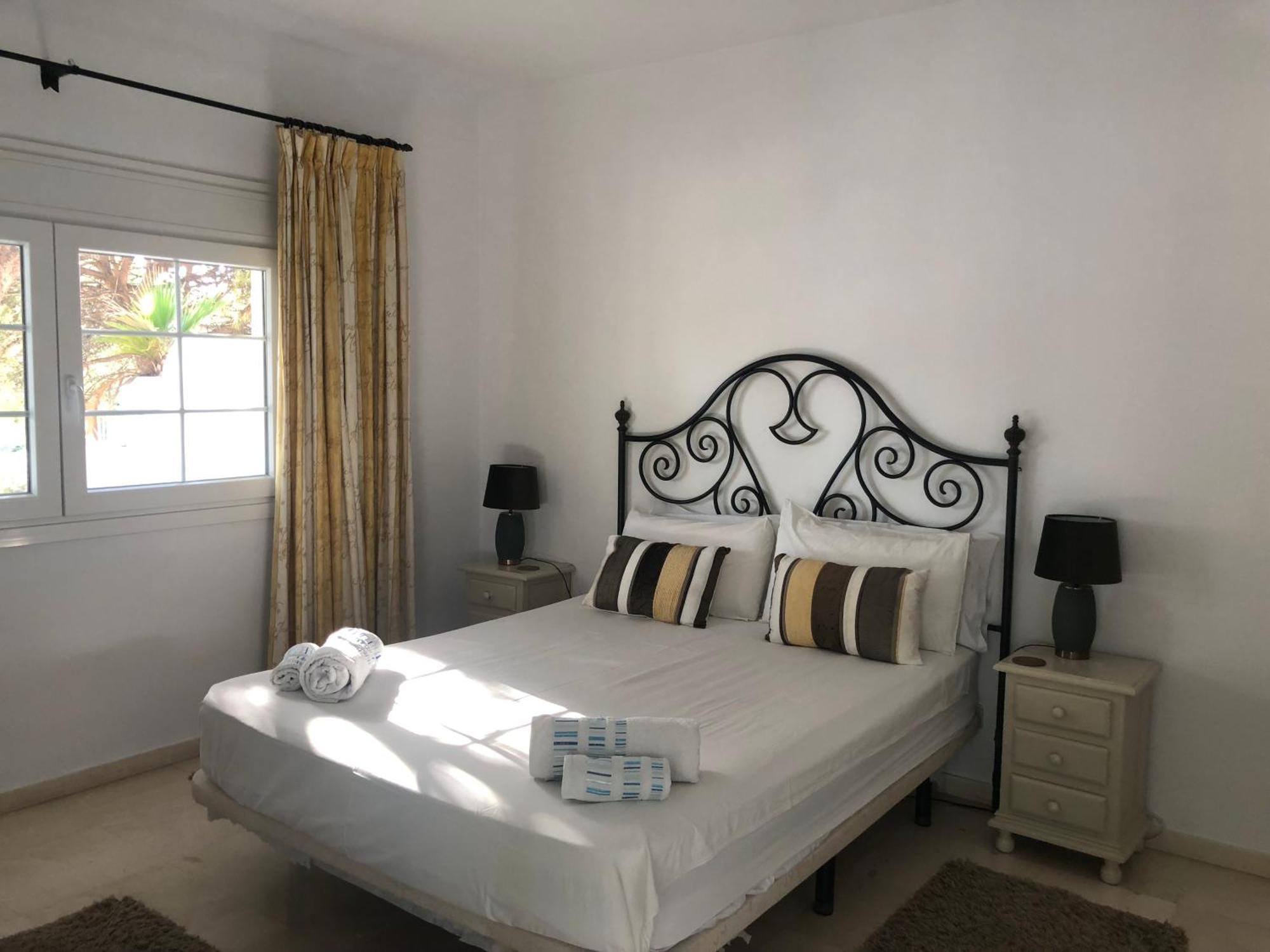 1404: 2 Bed Penthouse In El Presidente *