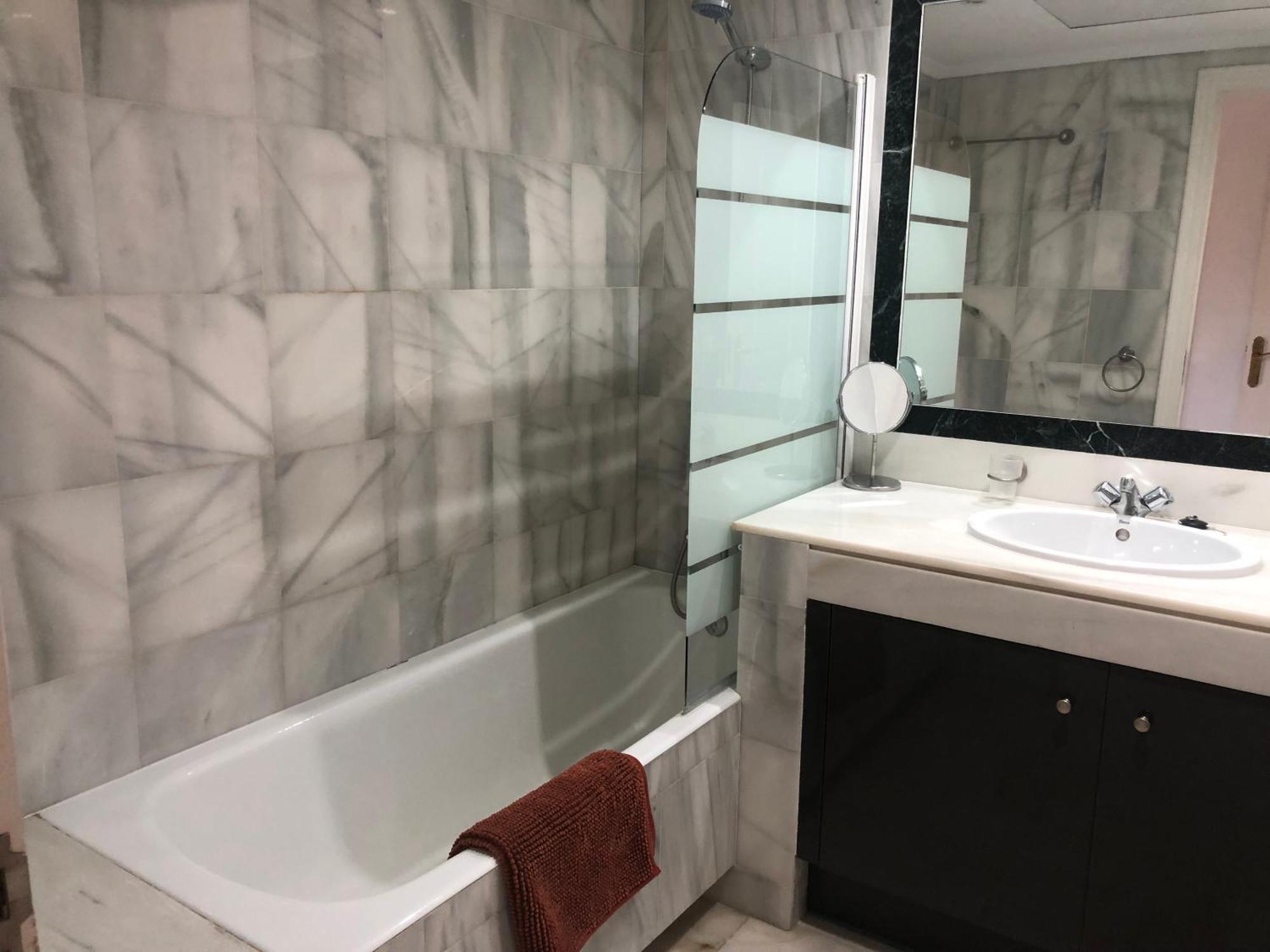 Apartment 1404: 2 Bed Penthouse In El Presidente *