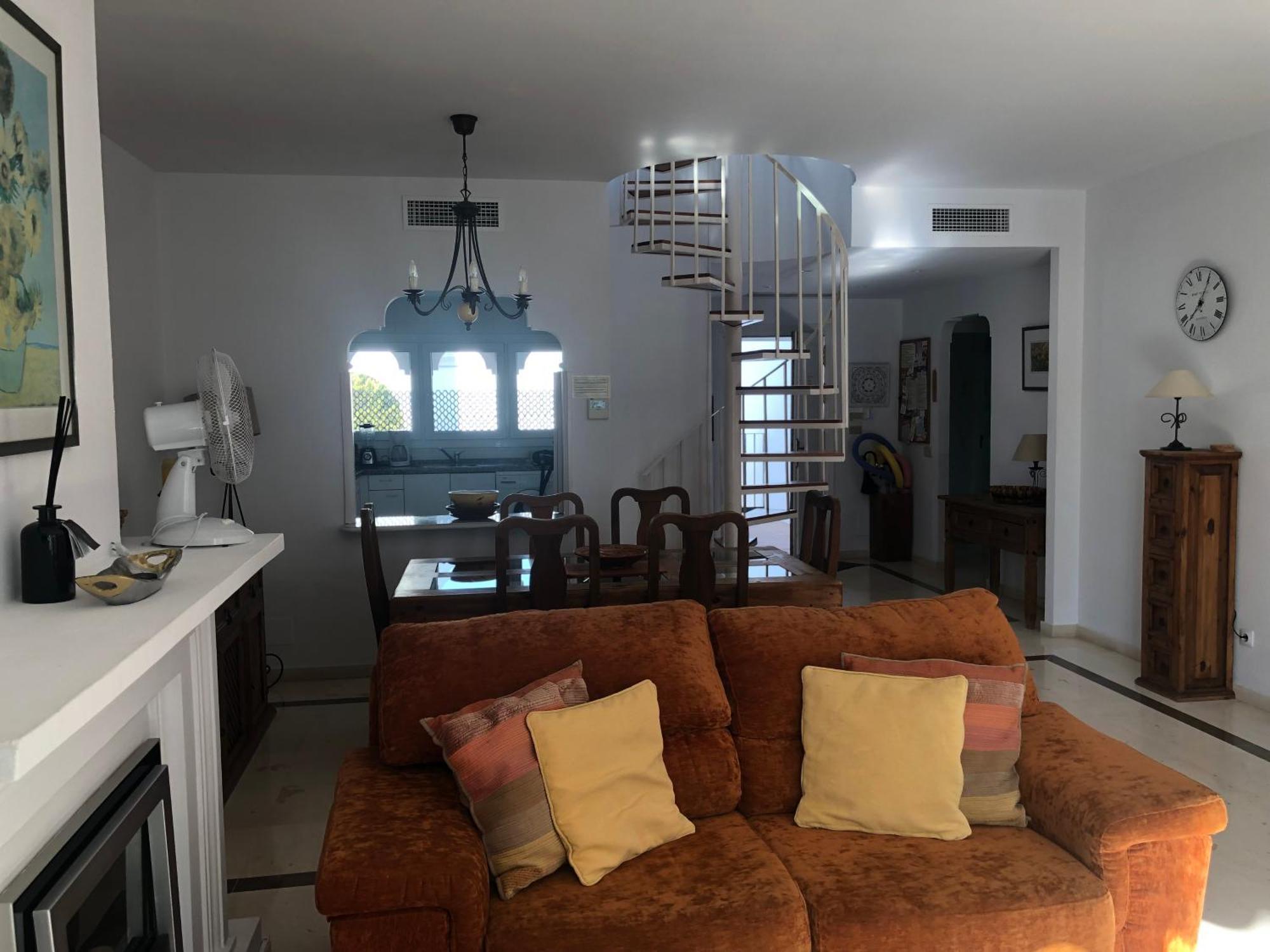 1404: 2 Bed Penthouse In El Presidente Apartment