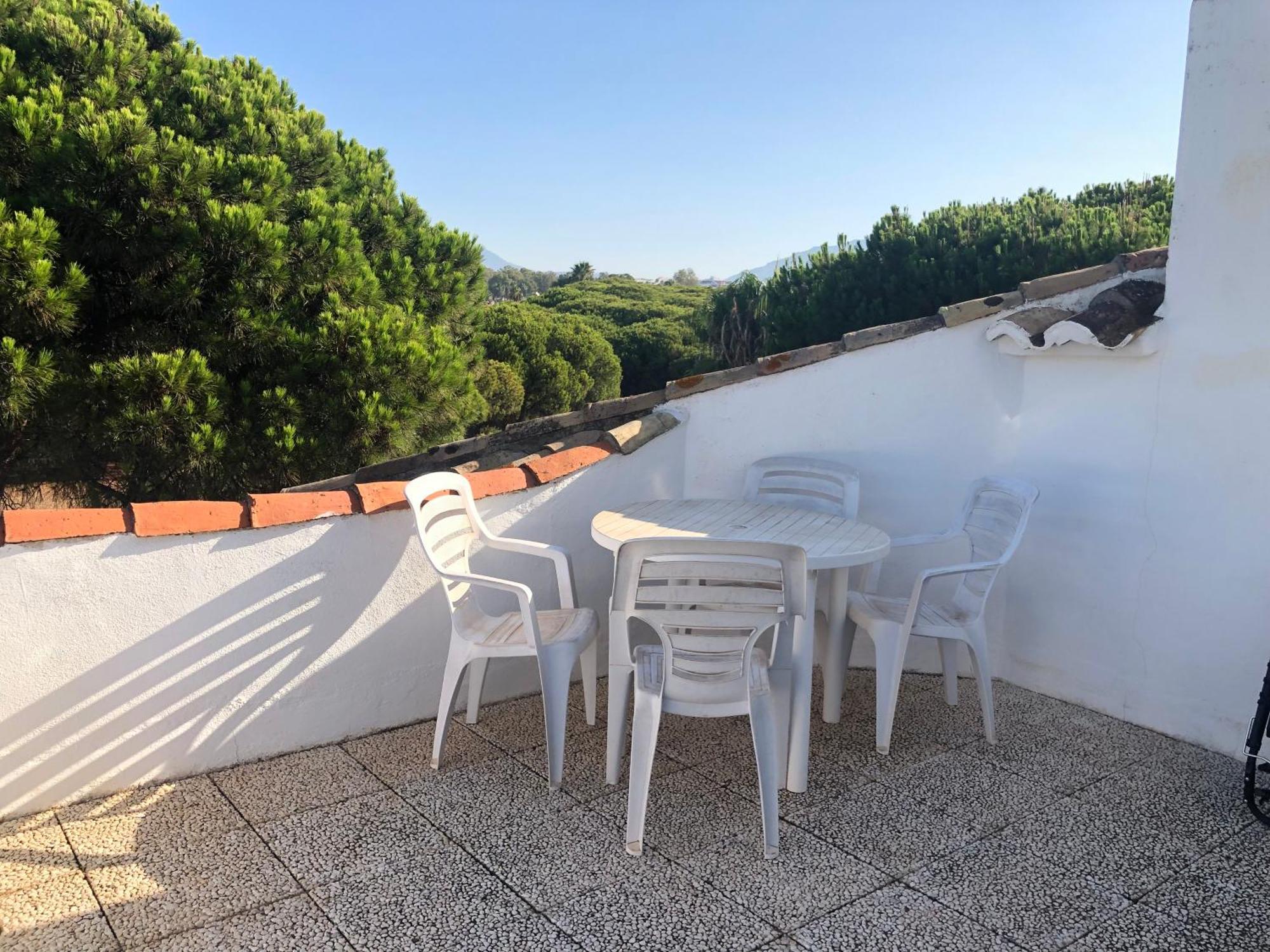 1404: 2 Bed Penthouse In El Presidente * Estepona