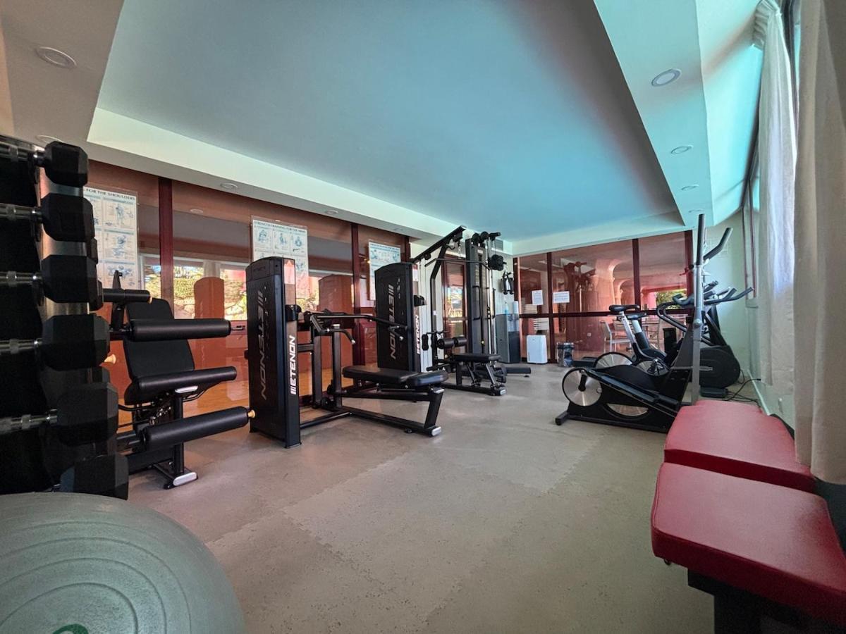 Te Huur 2 Slaapkamers Frontline Complex Apartment