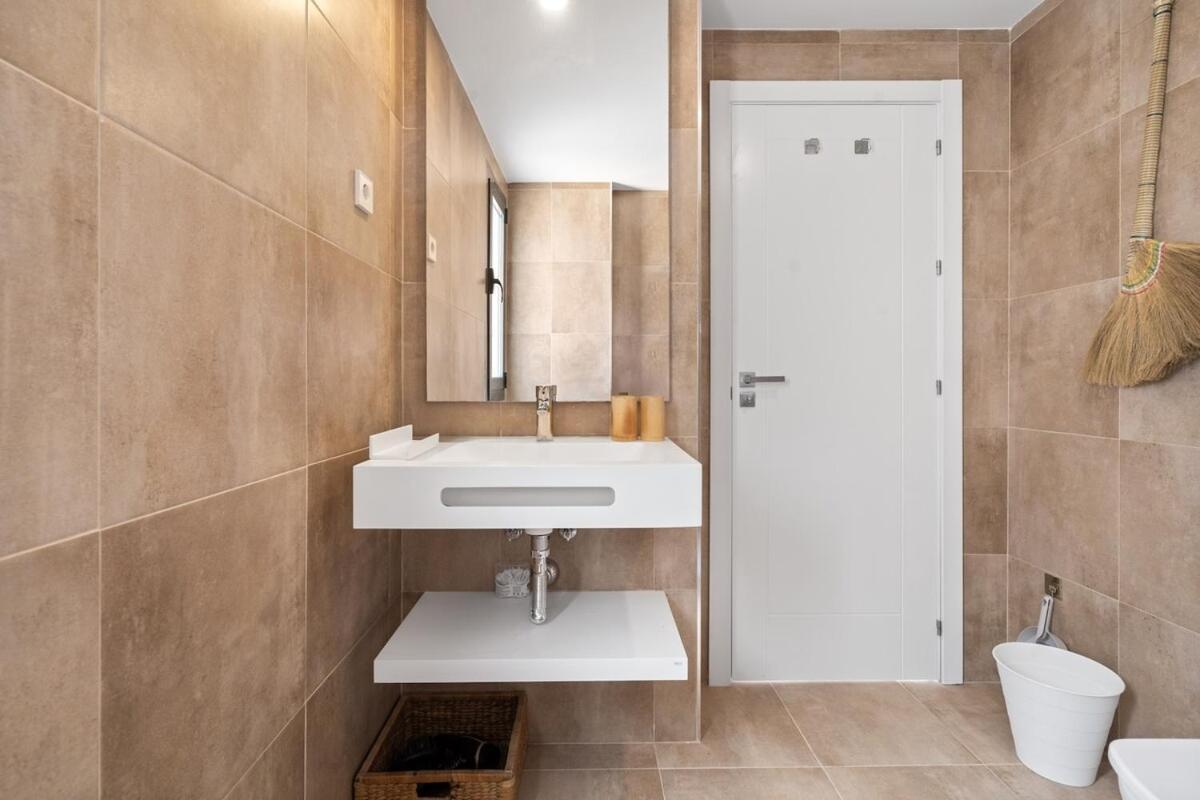 Apartment Modern Duplex Penthouse In Gated Complex Rdr487