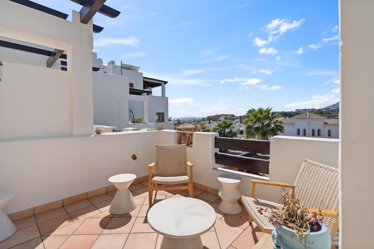 Apartment Modern Duplex Penthouse In Gated Complex Rdr487