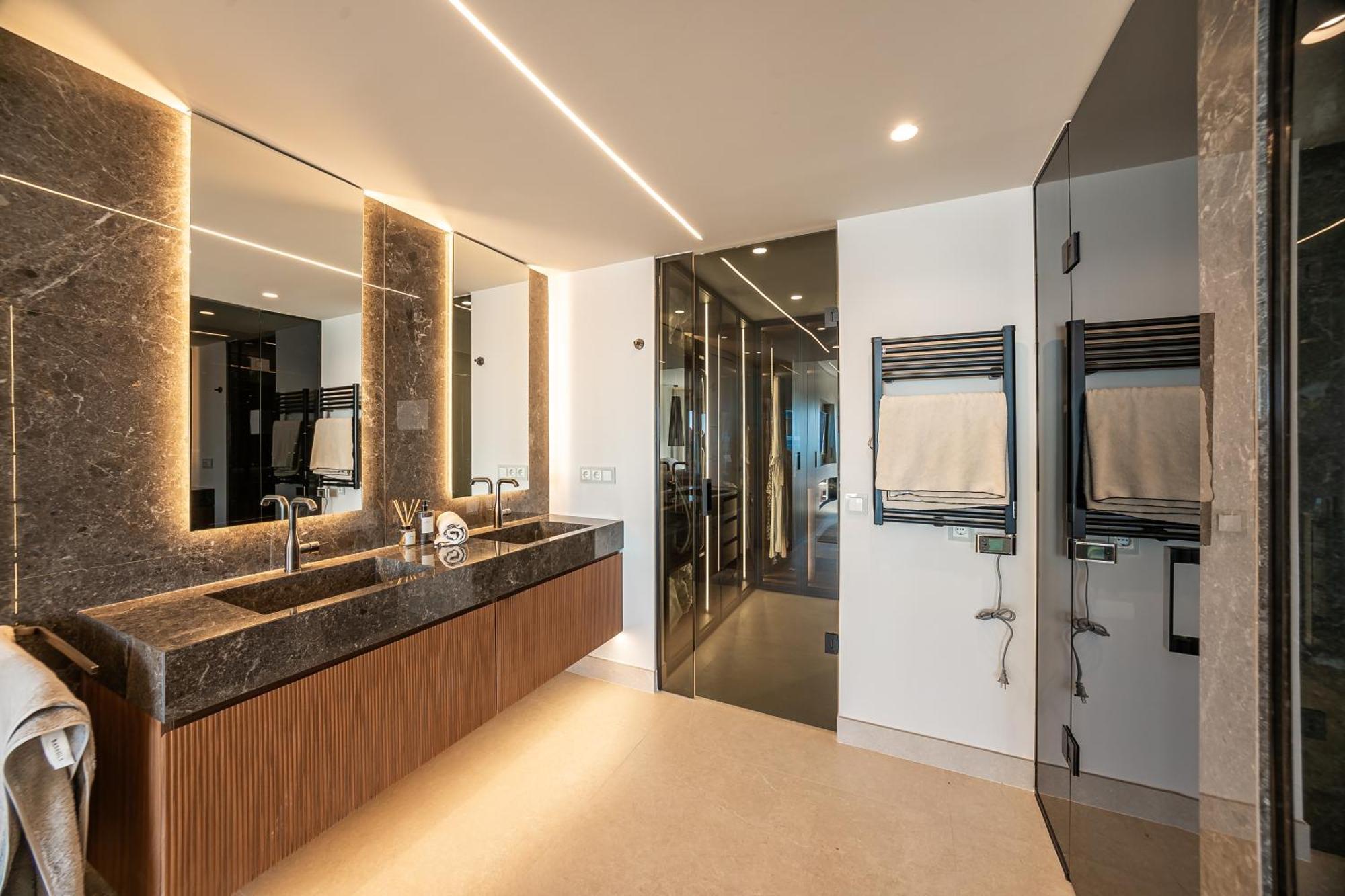 Cabo Bermejo Luxe - Luxury 3 Bedroom Sea Front Estepona