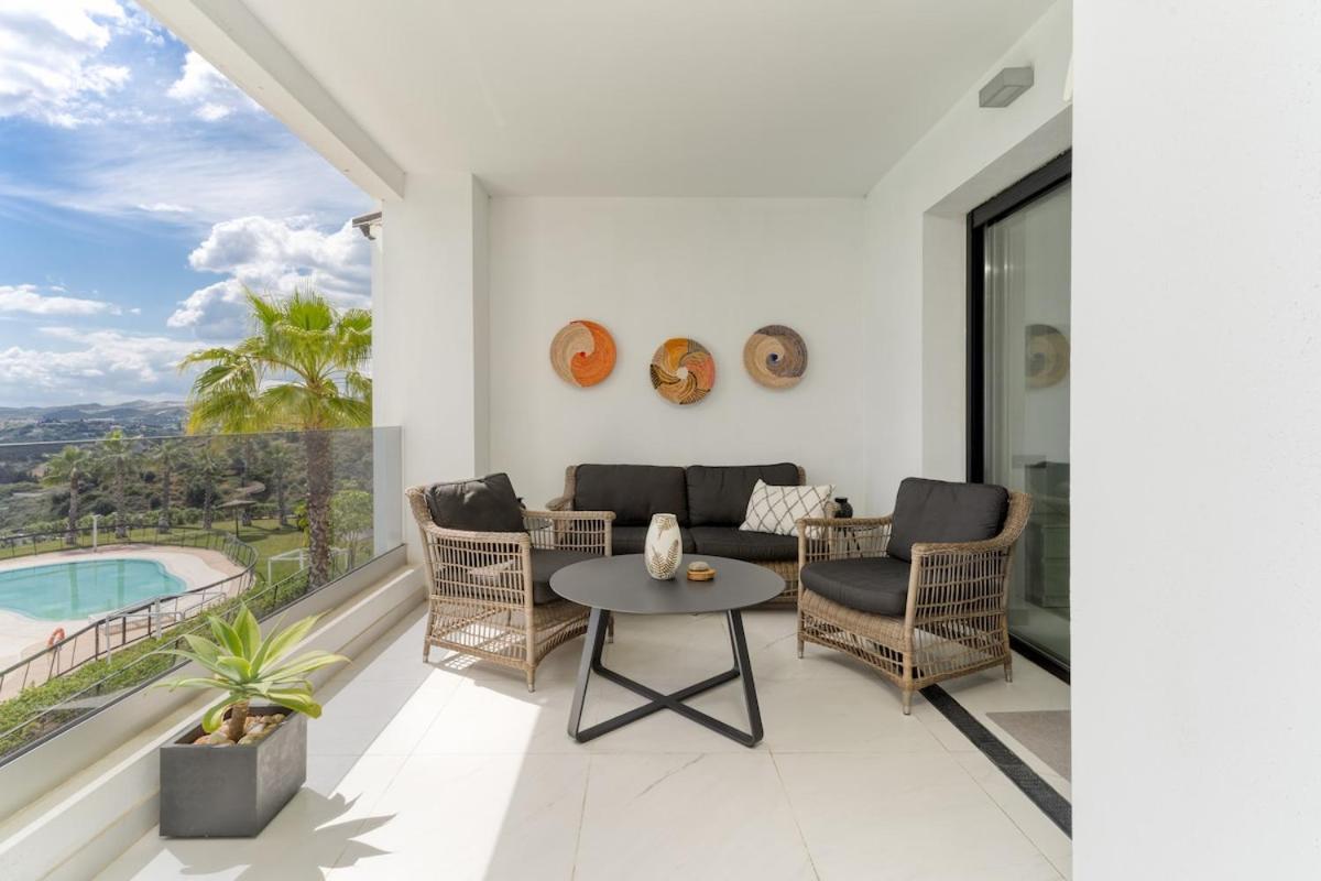 Luxury 2 Bed With Sea View Apartment