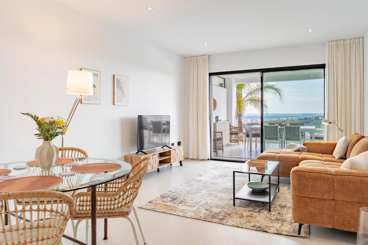 Luxury 2 Bed With Sea View Apartment