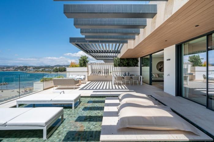 Luxury Front Line Ikkil Bay Apartment