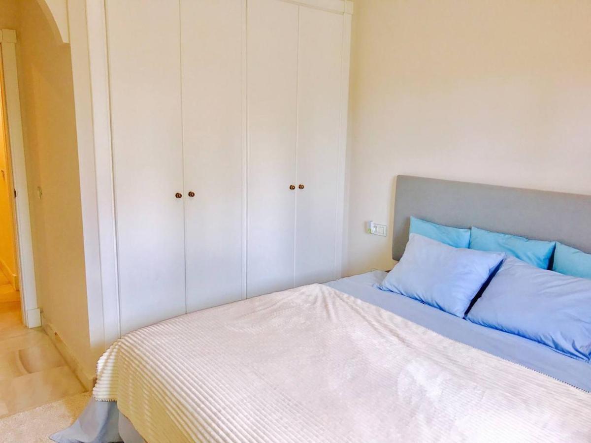 Apartment Hacienda Del Sol Deluxe Beachside Estepona