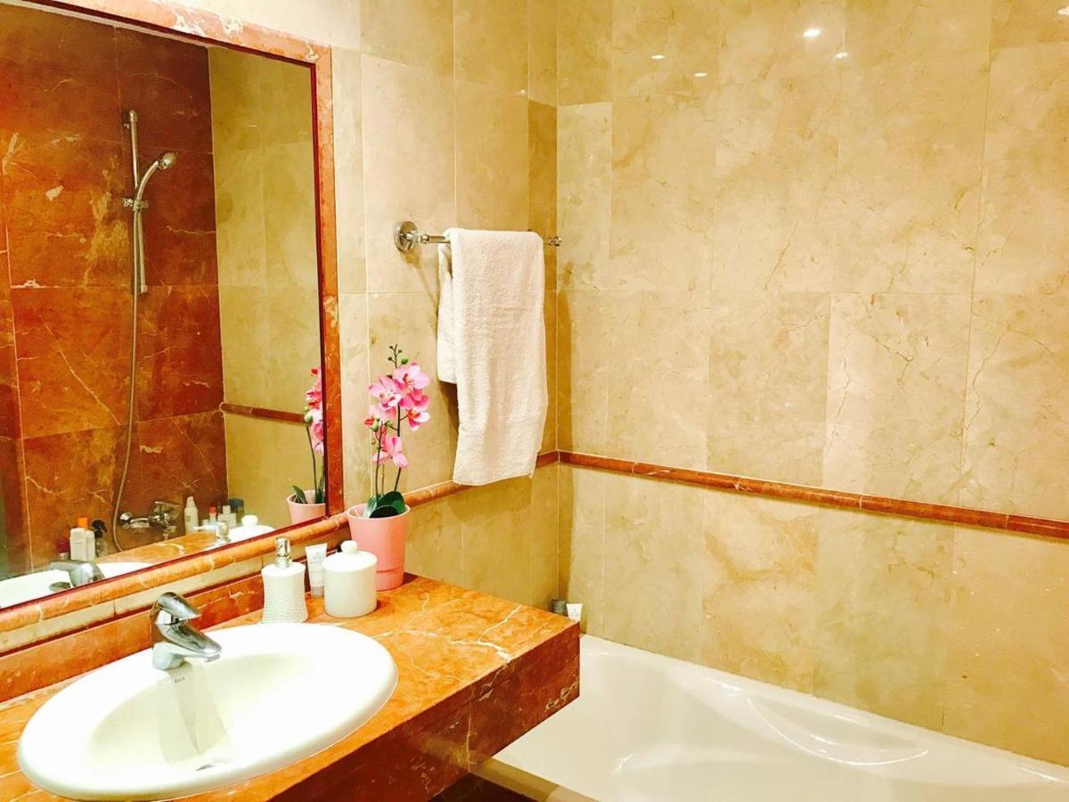 Hacienda Del Sol Deluxe Beachside Apartment Estepona